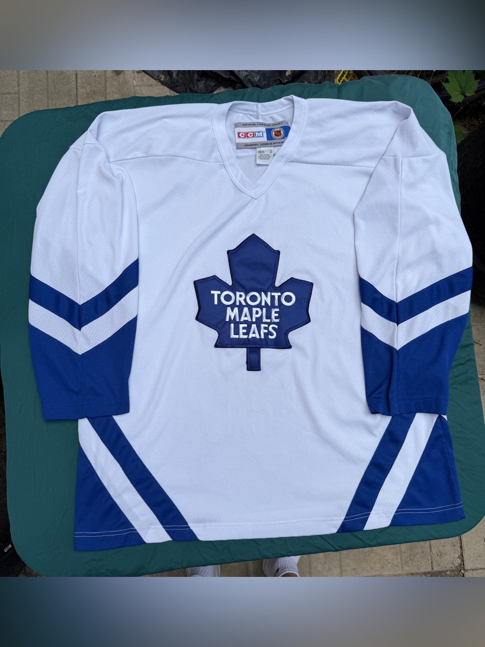 Vintage 2000s CCM Toronto Maple Leafs NHL Jersey 
Sample 
Size XL